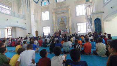 Adıyaman’ın Samsat ilçesinde yaz Kur’an kurslarına devam eden çocuklar eğlenirken