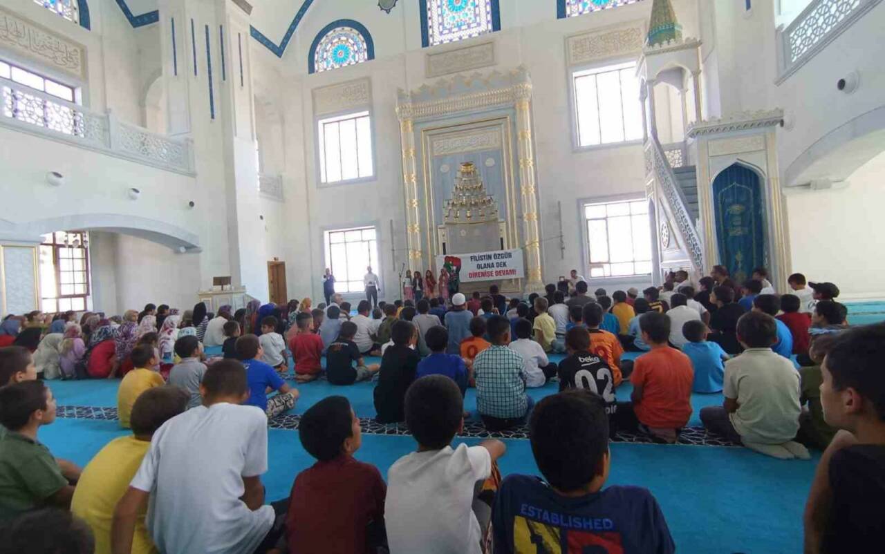 Adıyaman’ın Samsat ilçesinde yaz Kur’an kurslarına devam eden çocuklar eğlenirken