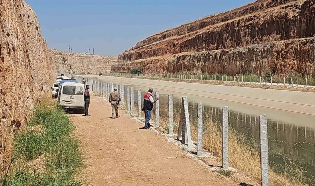 Şanlıurfa'nın Harran ilçesinde, serinlemek