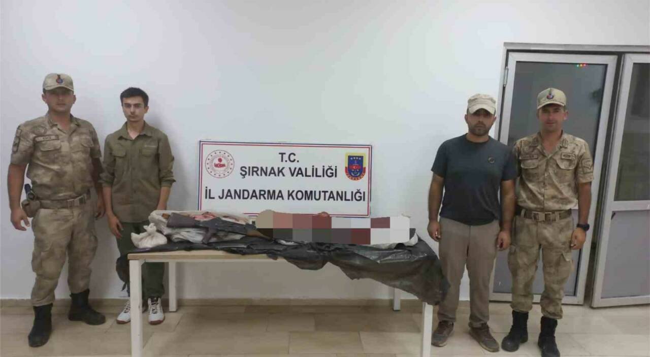 Şırnak’ın Silopi ilçesinde, avlanması yasak olan yaban keçisini avlayan bir