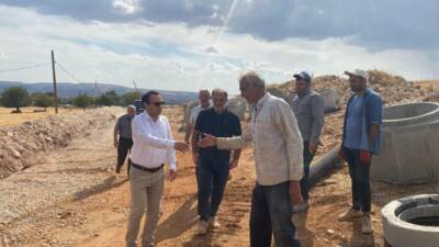 Kaymakam Çağlar Partal, Konuklu köyünde yapımı devam eden deprem konutlarının