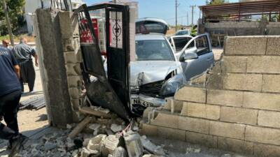 Adıyaman’ın Sümerevler Mahallesi’nde meydana gelen trafik kazasında, bir otomobil bahçe