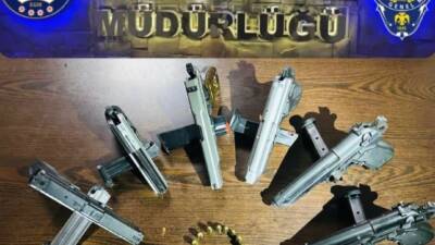 Kahta'da, durumundan şüphelenilen beş şahsın üzerinden toplamda 6 adet tabanca