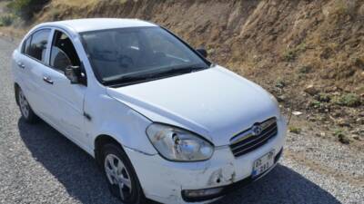 Besni'de , Şahintepe mevkiinde meydana gelen trafik kazasında otomobil ve