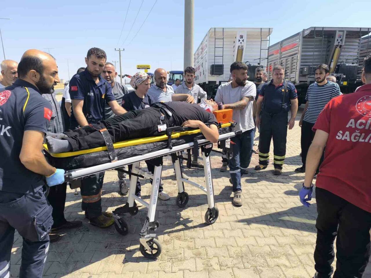 Kahta'da, kalp krizi geçirdiği belirtilen bir sürücü, otomobilinin kontrolünü kaybederek