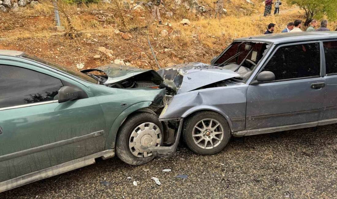 Adıyaman'da, iki otomobilin kafa