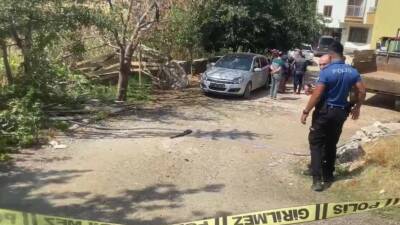 Adıyaman’ın Çelikhan ilçesinde bahçede çalışan bir kişi, kimliği belirsiz bir