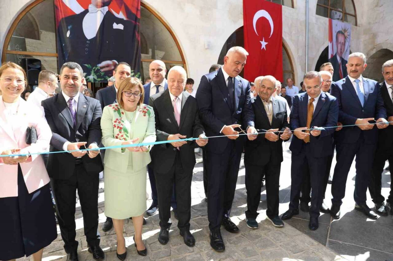 Bakan Ersoy ve Başkan Şahin Üzüm Pekmezi Yaptı