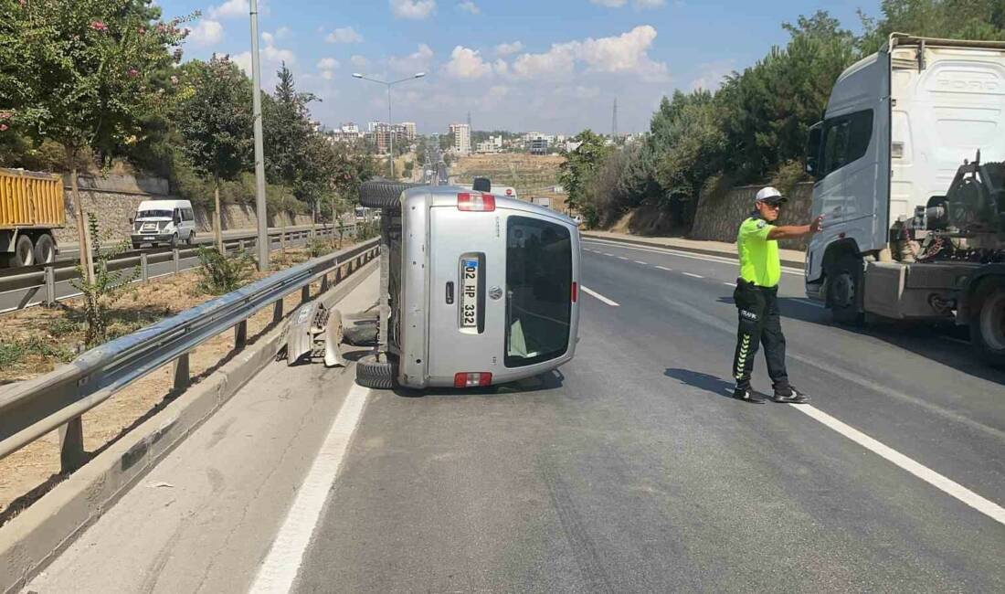 Adıyaman’da, sürücüsünün direksiyon hakimiyetini