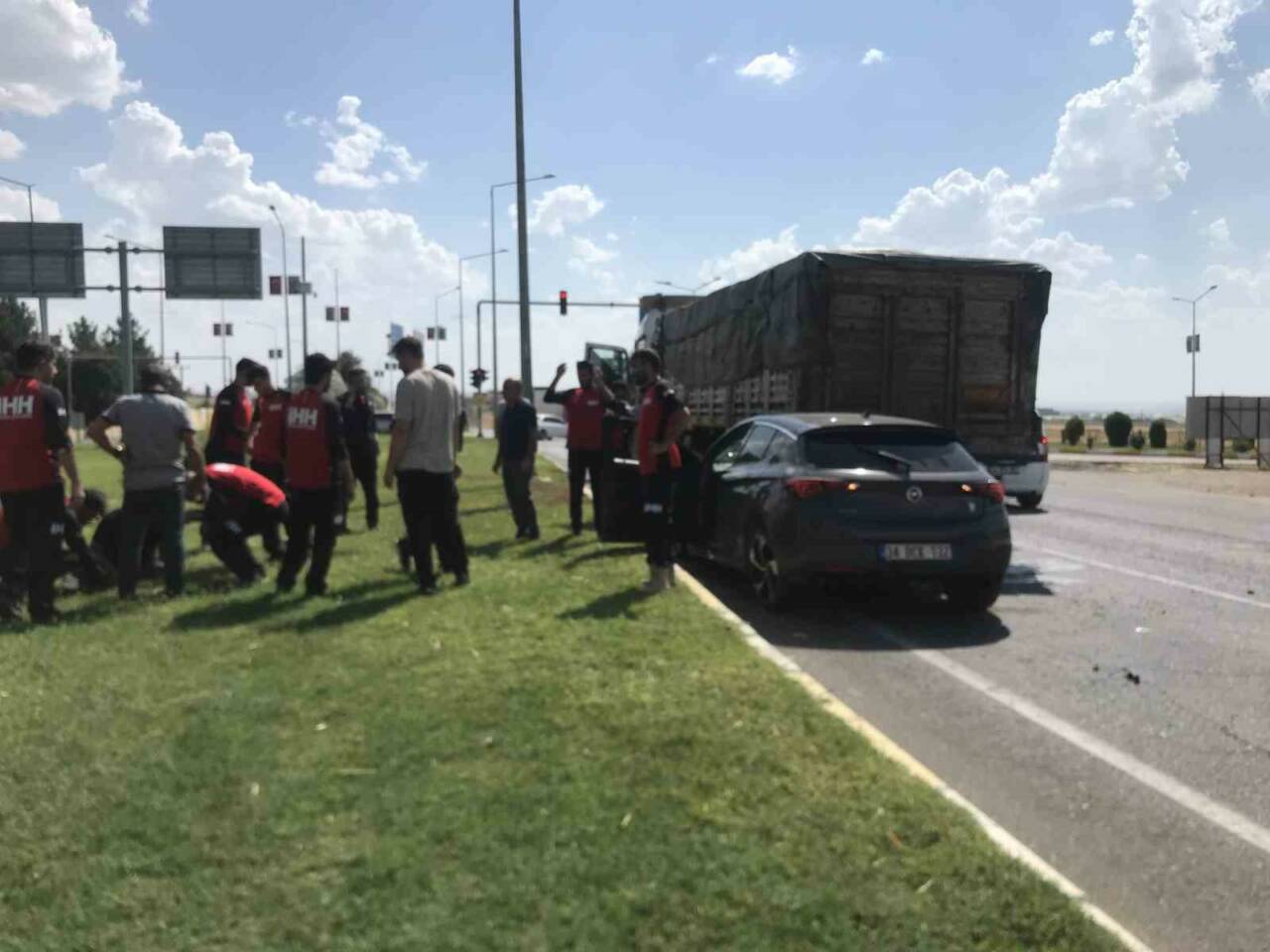 Otomobil Kamyonun Altına Girdi: 1 Ağır Yaralı