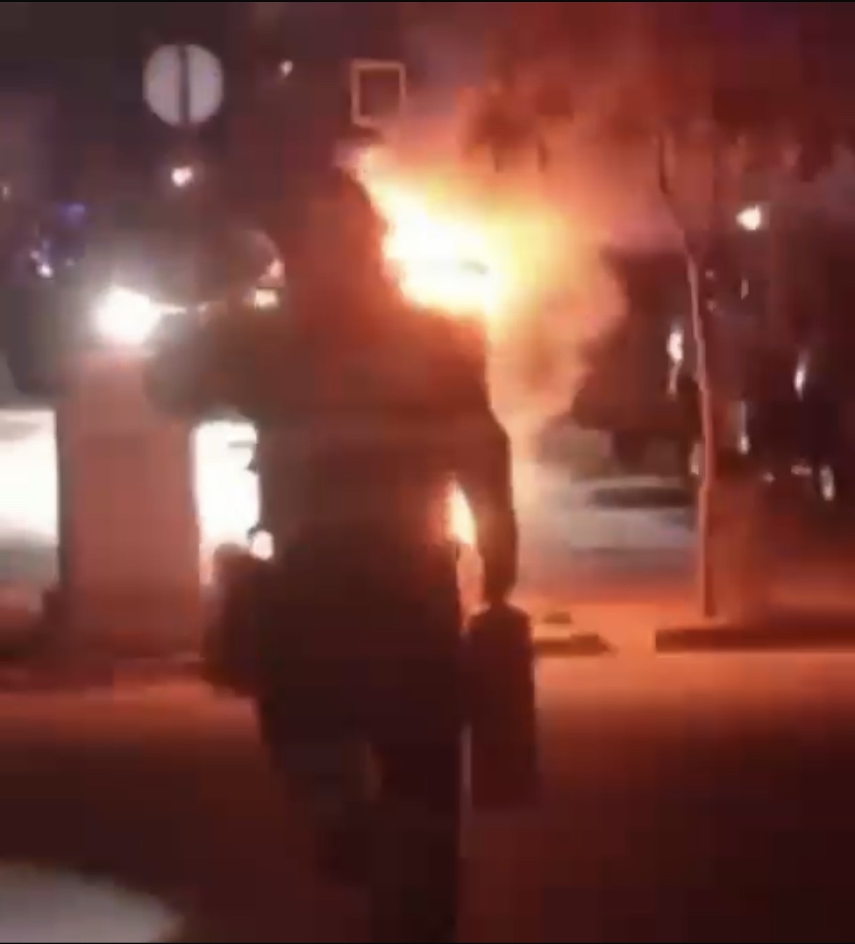 Batman’da dün gece meydana gelen trafo patlaması, adeta geceyi gündüze