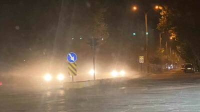 Adıyaman’ın kent merkezinde cadde ve sokaklarda biriken tozlar, vatandaşlar arasında