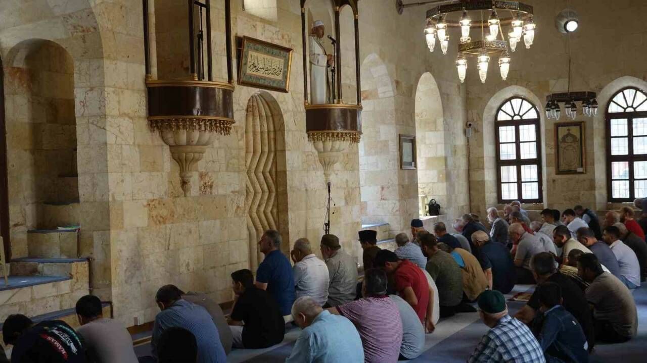 Kahramanmaraş merkezli depremlerde hasar gören Gaziantep’teki tarihi Kozluca Camii, restorasyon
