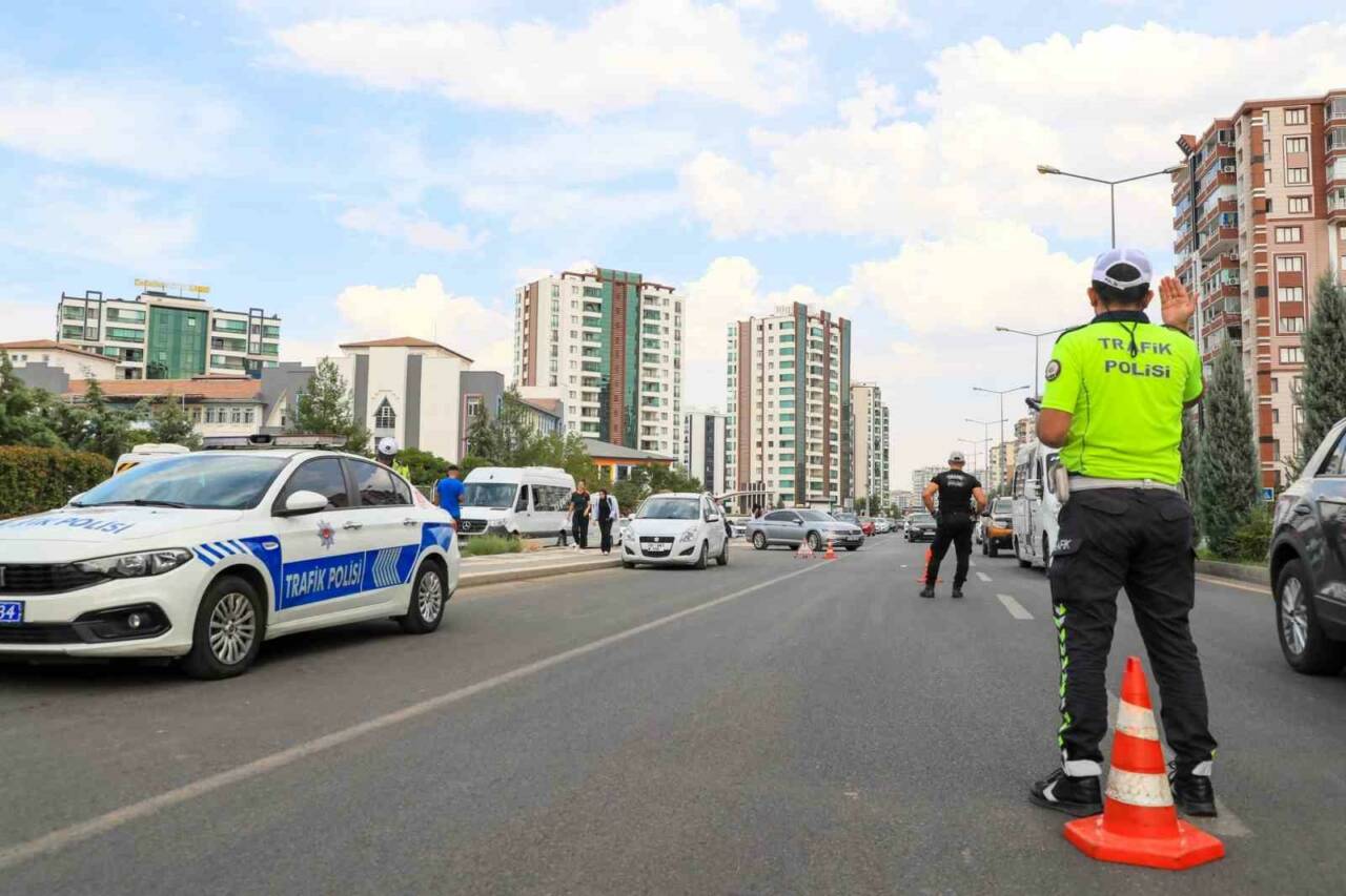 Polis Ekipleri Yeni Eğitim Döneminde Güvenlik Denetimlerine Başladı