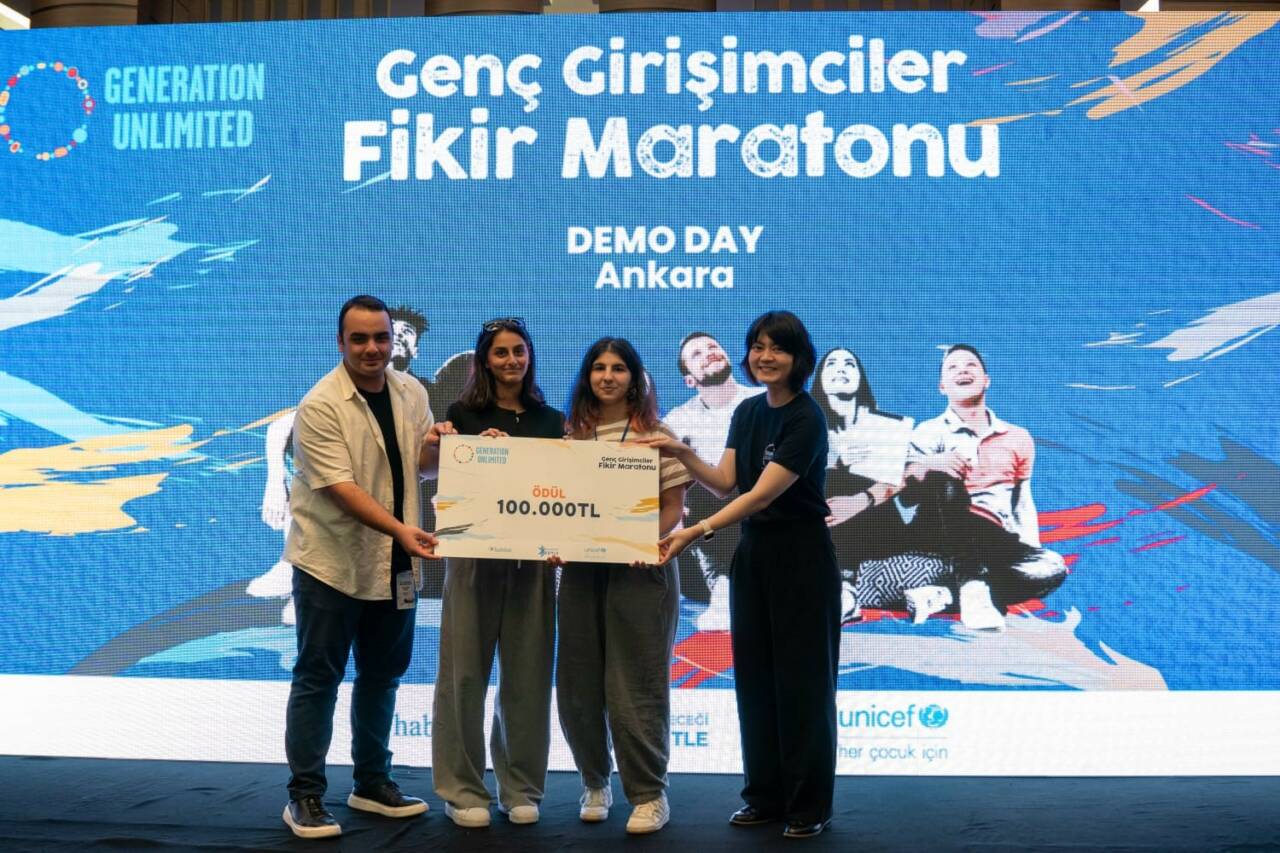  Bahçeşehir Koleji Öğrencileri Global GenU Youth Challenge’da Türkiye’yi Temsil