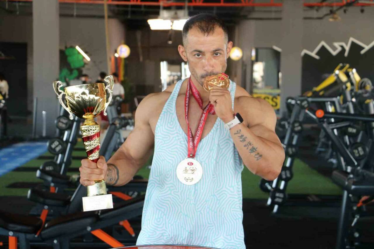  Şanlıurfalı Erdal Akbaş, İstanbul’da gerçekleşen Türkiye Vücut Geliştirme-Fitness Şampiyonası