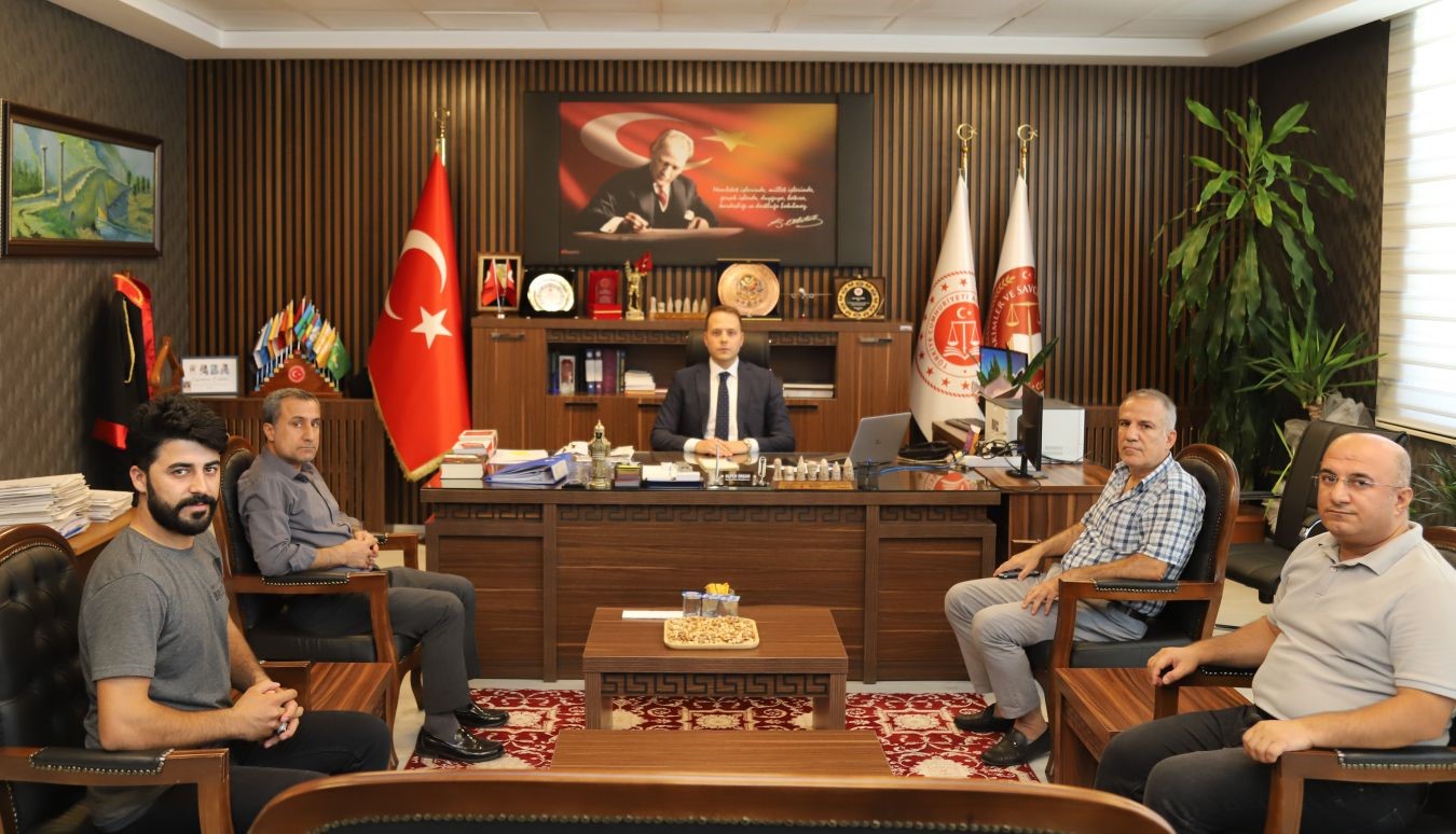 Kahta'da , Kahta Gazeteciler ve Yazarlar Cemiyeti Başkanı Mustafa İşeri