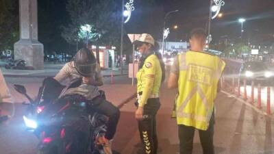 Gaziantep’te yapılan trafik denetimlerinde, kuralları ihlal eden 59 motosiklet sürücüsüne