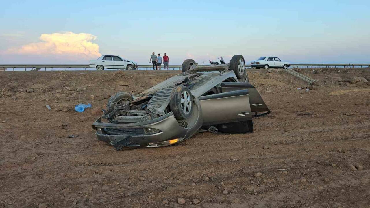 İki Otomobilin Çarpıştığı Kazada Bir Araç Takla Attı: 4 Yaralı