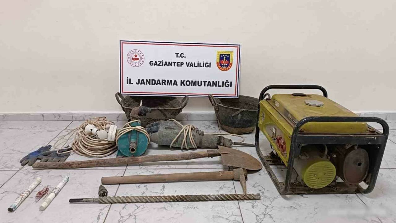 Gaziantep’te, define ve tarihi eser bulma amacıyla izinsiz kazı yapan