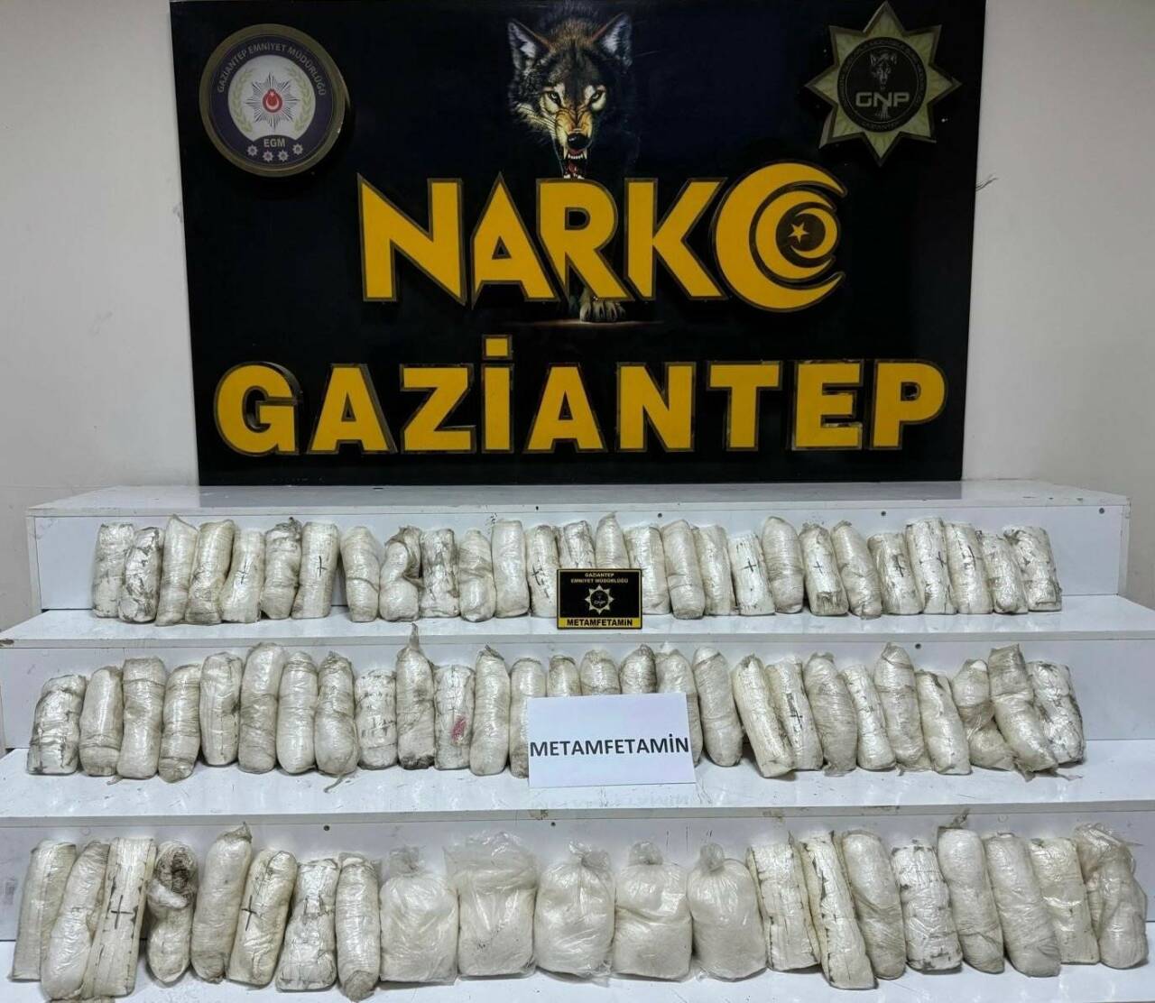 Gaziantep’te, polis ekipleri tarafından düzenlenen uyuşturucu operasyonunda 124 kilogram metamfetamin