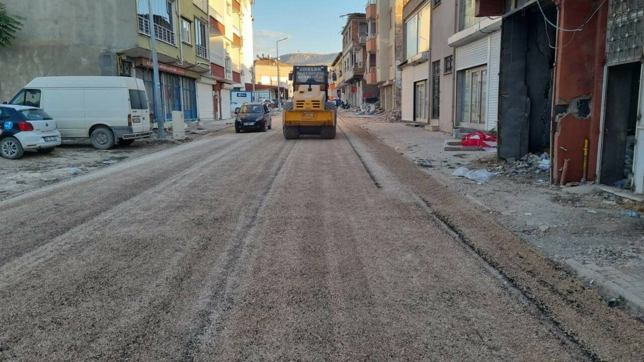 Gölbaşı’nda Yol Onarım Çalışmaları Hız Kesmeden Devam Ediyor