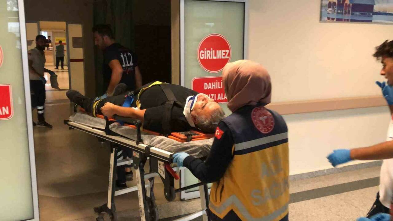 Adıyaman’ın Beşpınar mevkiinde, Abuzer El-Gaffari Türbesi kavşağında meydana gelen trafik