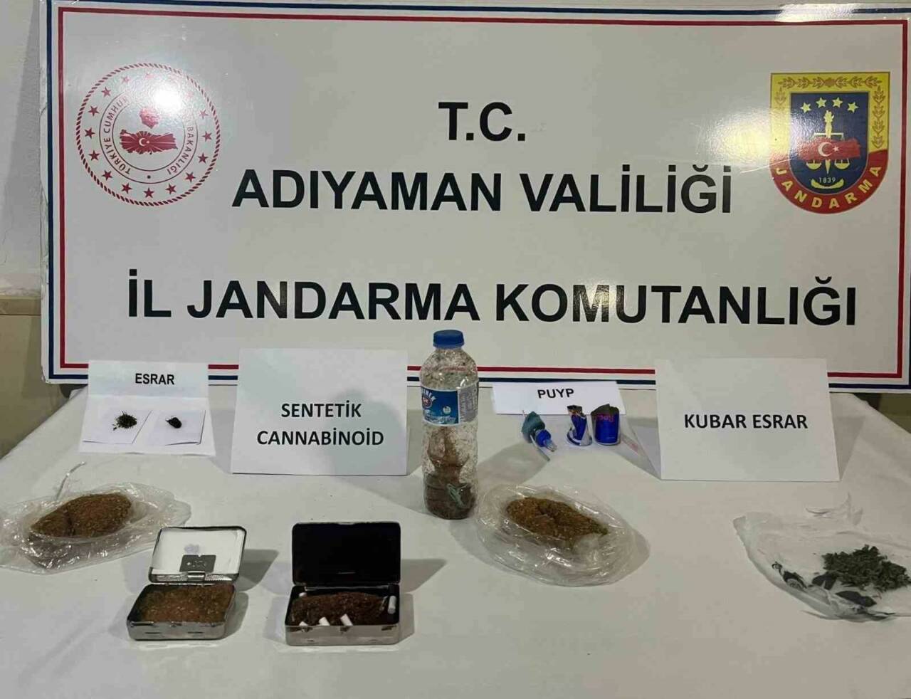 Adıyaman il Jandarma Komutanlığı ekipleri, uyuşturucu ile mücadele kapsamında gerçekleştirdikleri