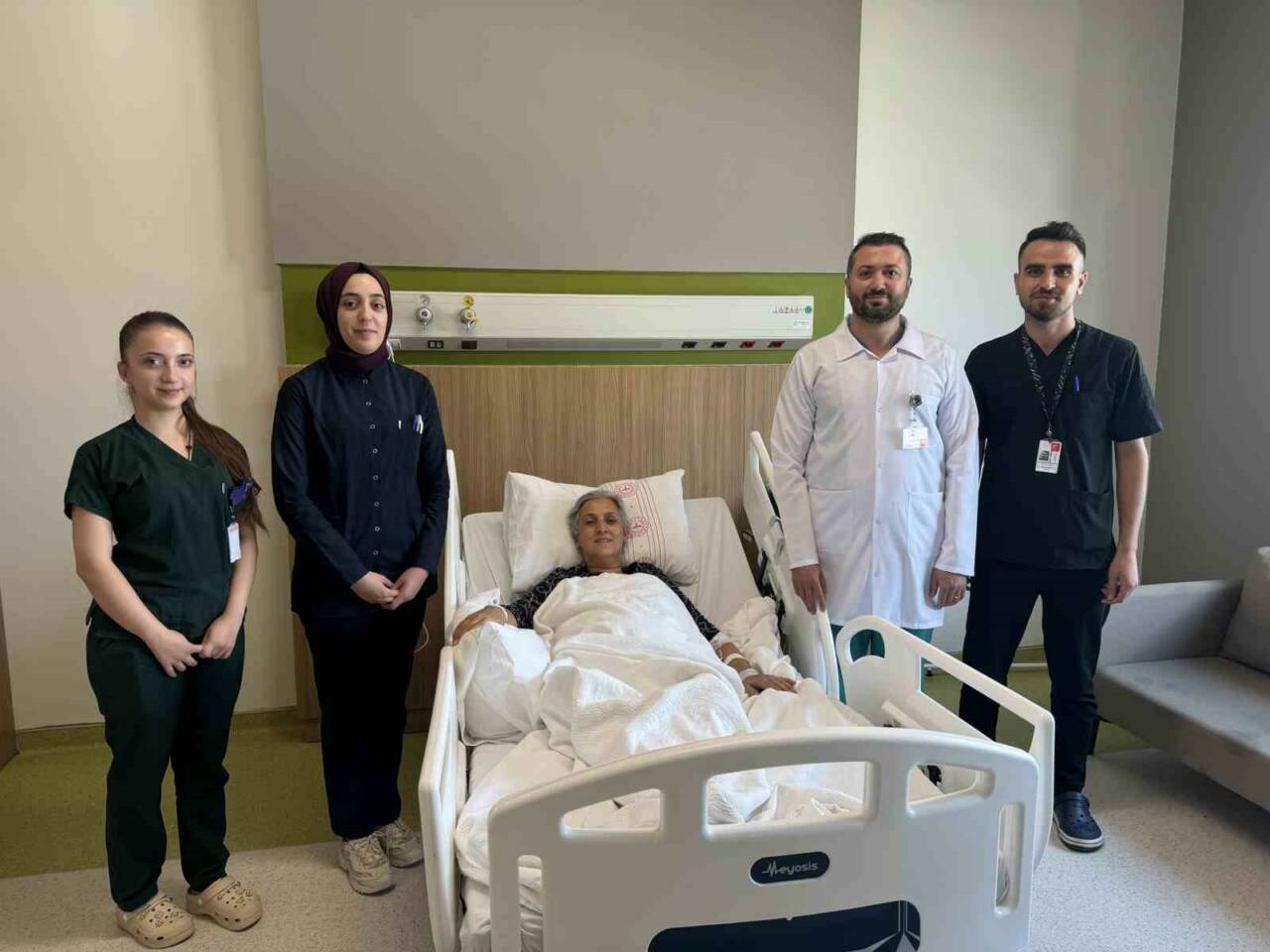 Gaziantep’te, 58 yaşındaki Hülya Bakır, kalın bağırsak kanseri teşhisi sonrası