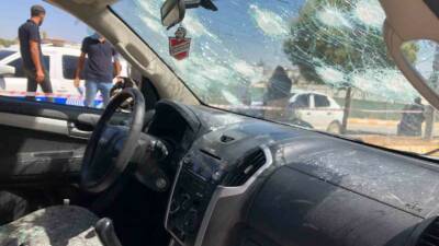 Adıyaman'da iki grup arasında çıkan kavgada bir araç sopalarla hasar