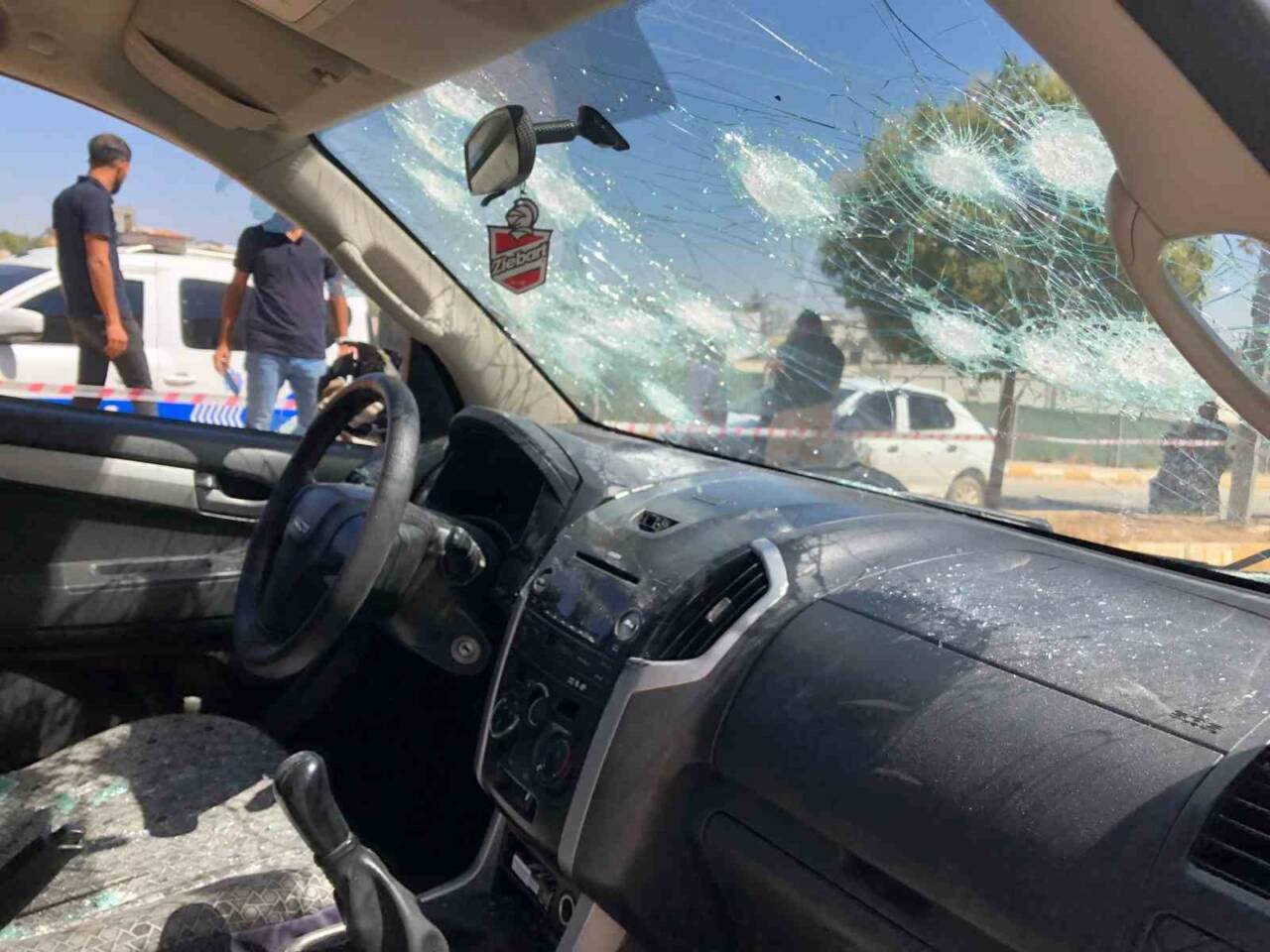 Adıyaman'da iki grup arasında çıkan kavgada bir araç sopalarla hasar