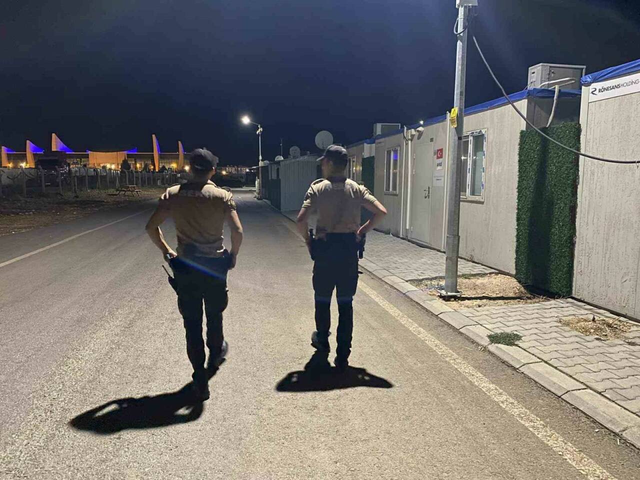 Adıyaman’da depremzede vatandaşların barındığı konteyner kentlerde asayiş denetimleri aralıksız bir