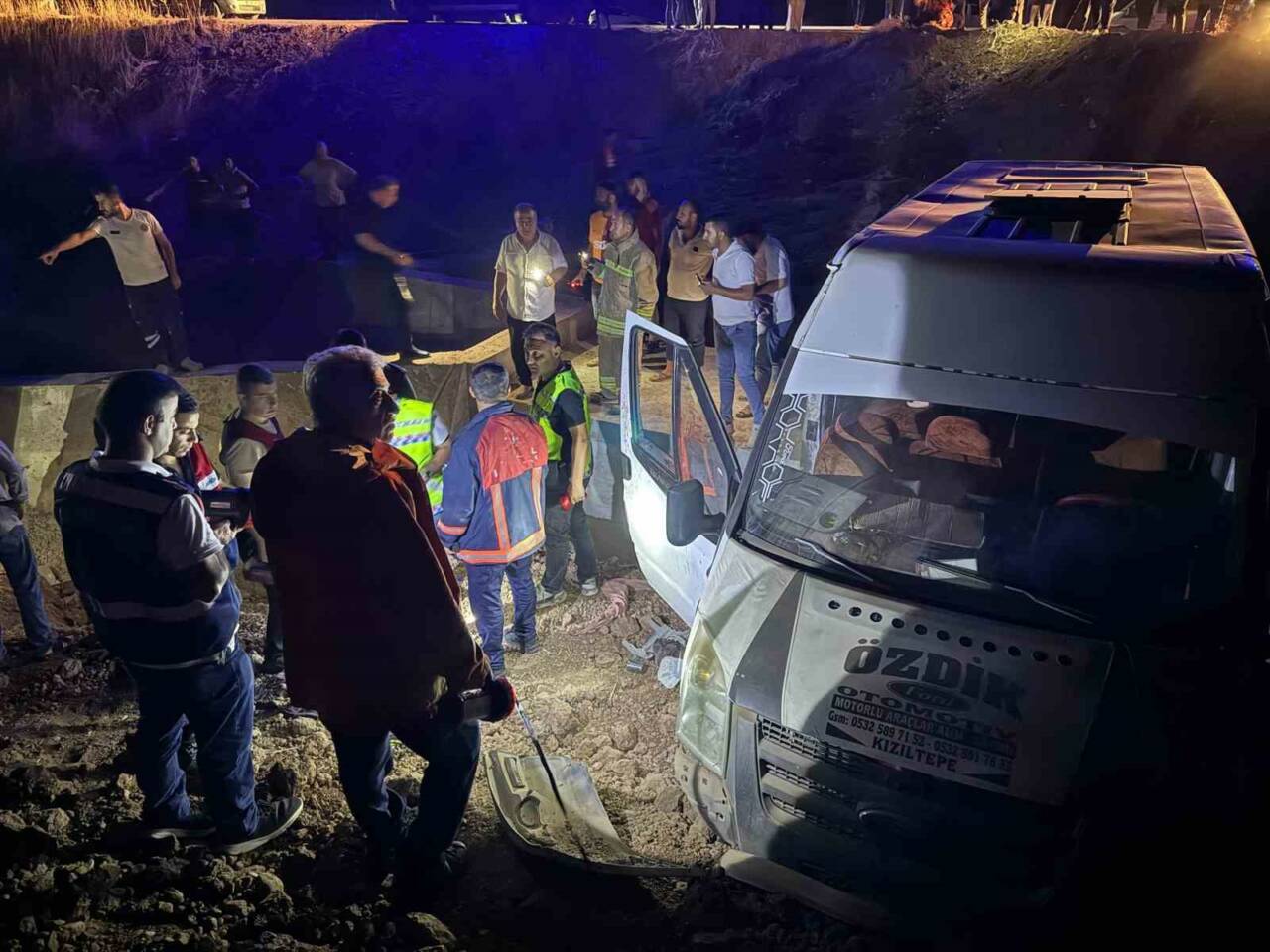 Tarım İşçilerini Taşıyan Minibüs Devrildi: 21 Yaralı