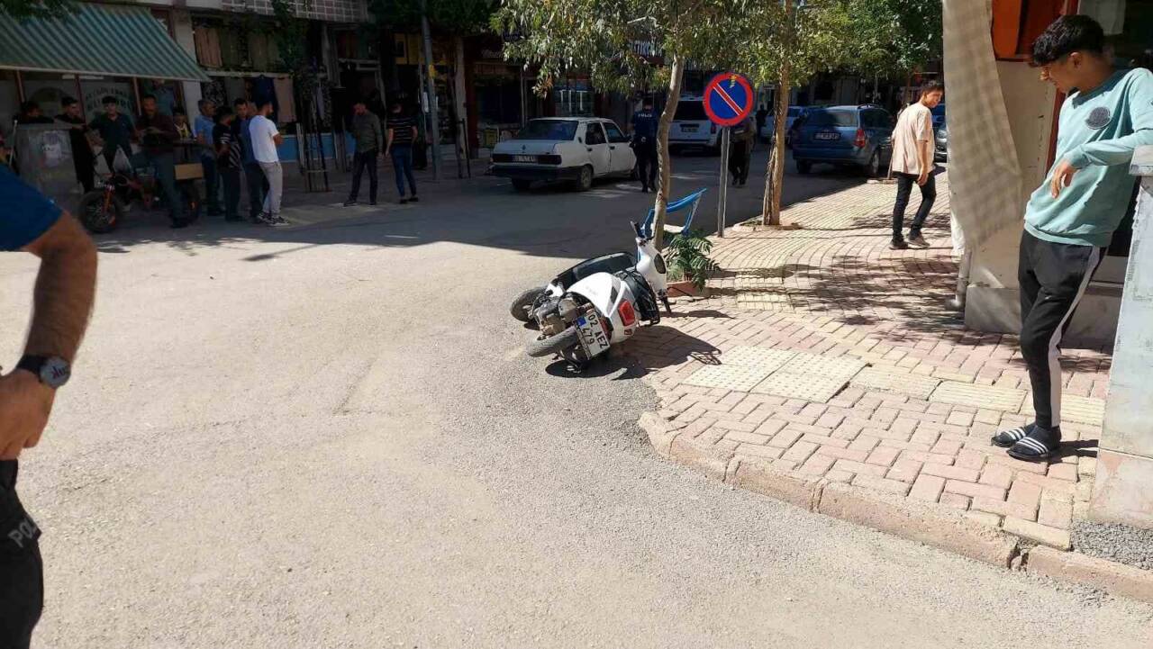  Gölbaşı'nda, meydana gelen trafik kazasında bir otomobil ile motosiklet