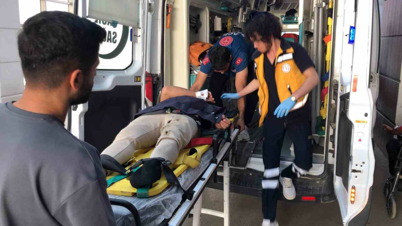 Adıyaman’da meydana gelen bir trafik kazasında motosikletin yayaya çarpması sonucu