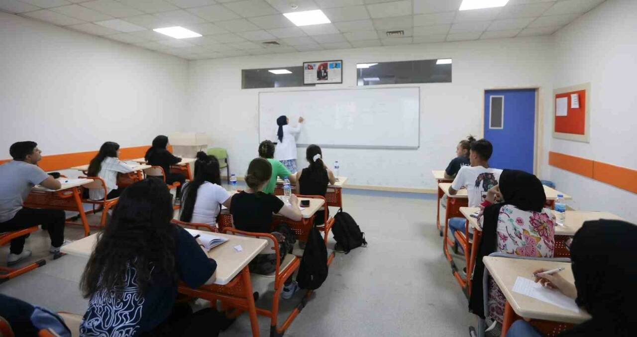 Gaziantep Büyükşehir Belediyesi’ne bağlı GASMEK, öğrencilerin üniversite sınavlarındaki başarılarına önemli