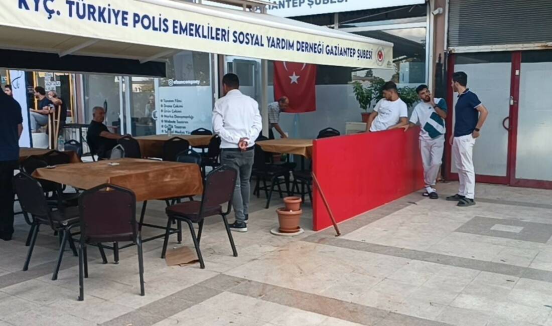 Gaziantep'te bir emekli polis,