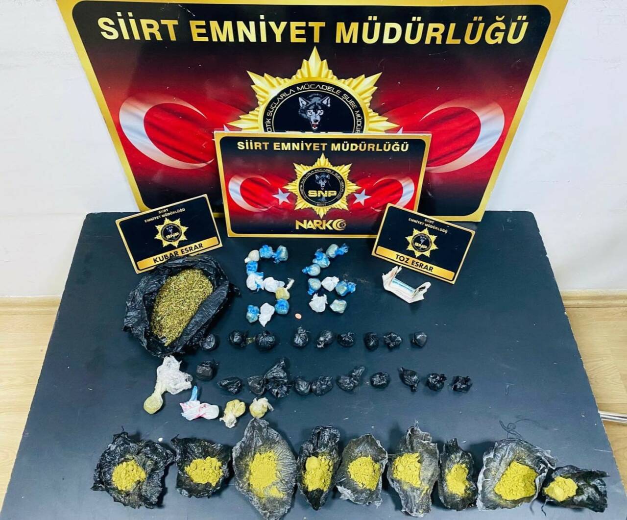 SİİRT’TE, POLİSTEN KAÇMAYA ÇALIŞIRKEN YAKALANAN ŞÜPHELİ K.Y.’NİN ÜZERİNDE VE EVİNDE