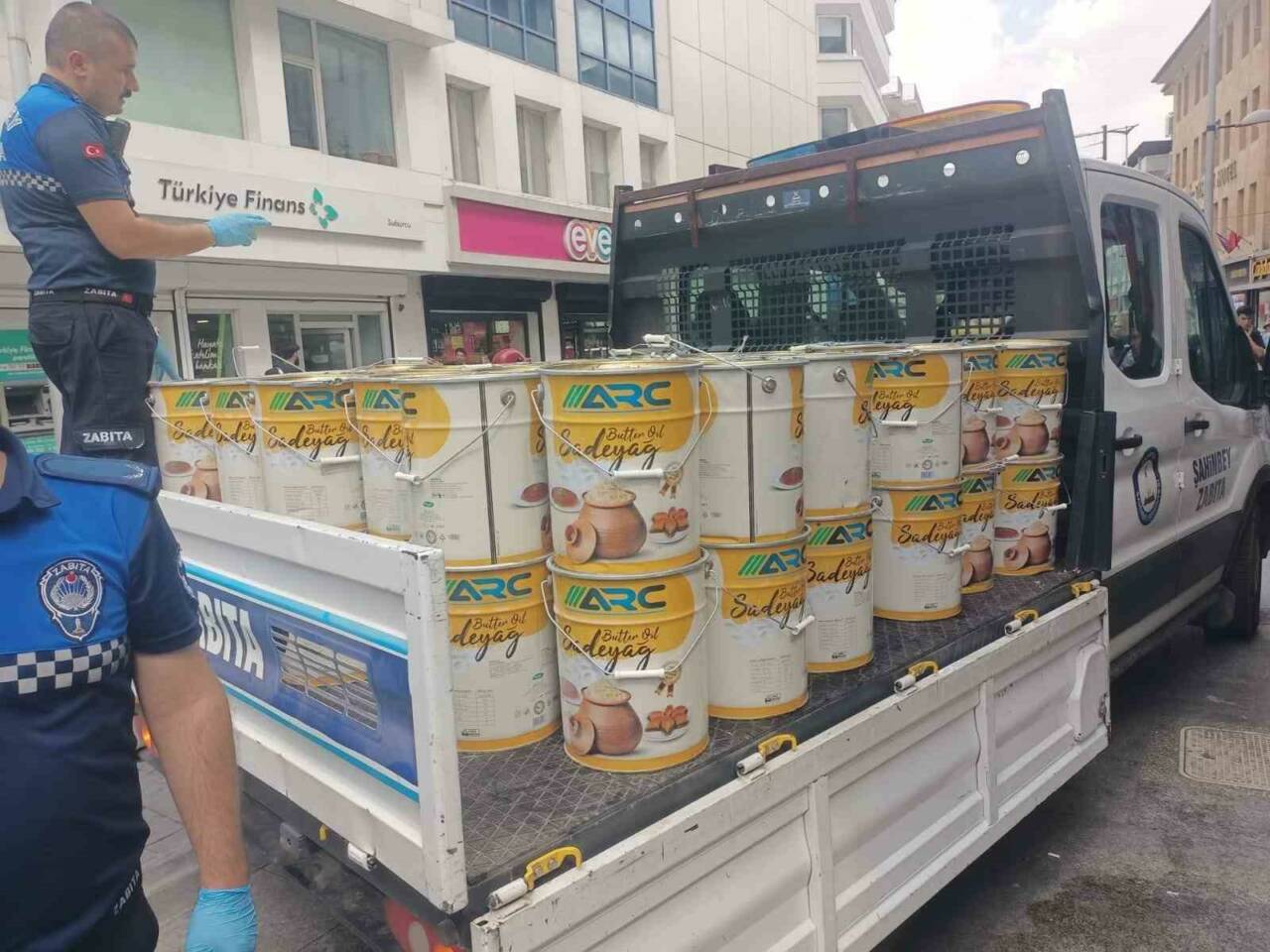 2 Ton 737 Kilogram Son Kullanma Tarihi Geçmiş Yağ İmha