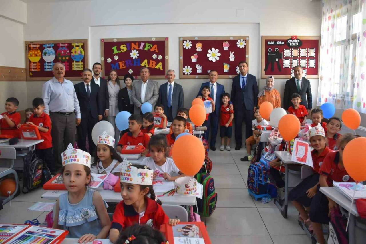 Şahinbey Belediyesi, 2024-2025 eğitim-öğretim yılının ilk gününde Gaziantep'teki öğrencilere destek