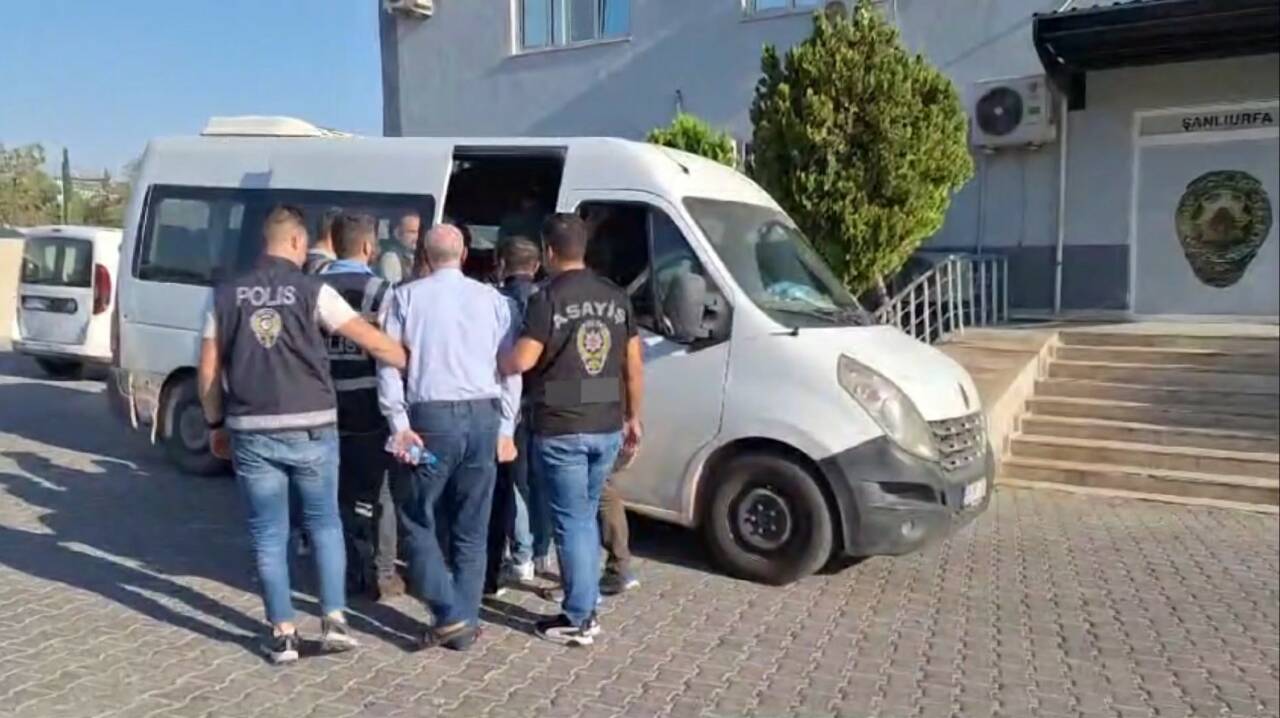 Şanlıurfa’da gerçekleştirilen kapsamlı bir telefon dolandırıcılığı operasyonunda, 25 kişiyi toplam