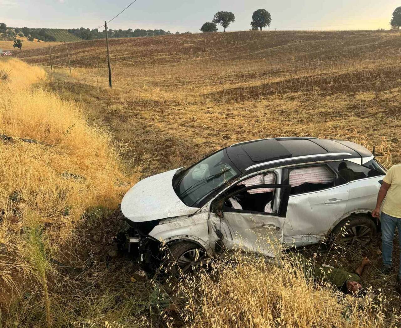 Adıyaman’da Şarampole Yuvarlanan Otomobilin Sürücüsü Yaralandı