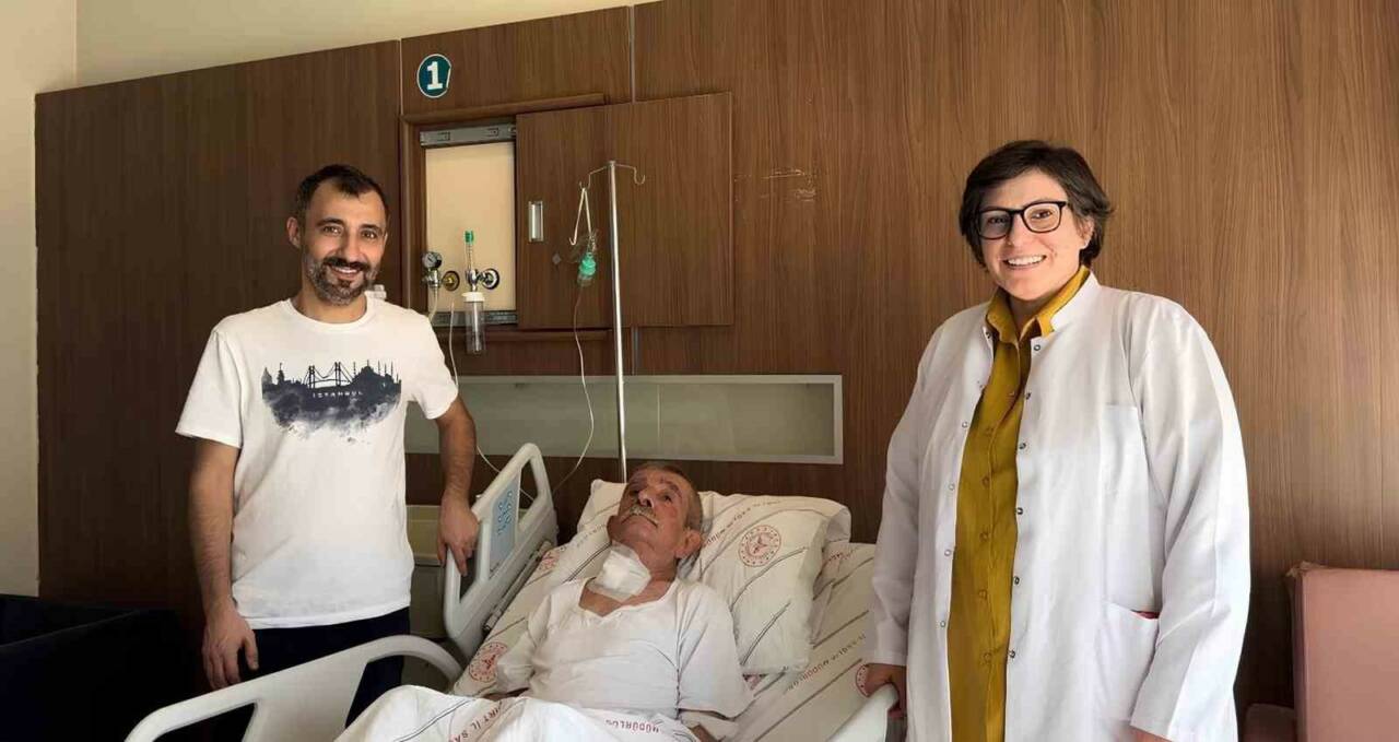 Siirt Eğitim ve Araştırma Hastanesinde 80 yaşındaki Tevfik Akgündüz'ün başarılı