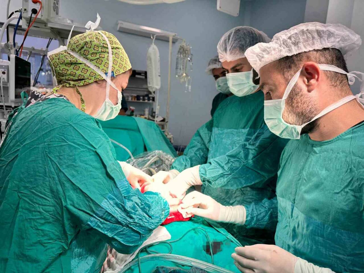 Şırnak Devlet Hastanesi, kanser hastaları için kemoterapi portu işlemini başarıyla