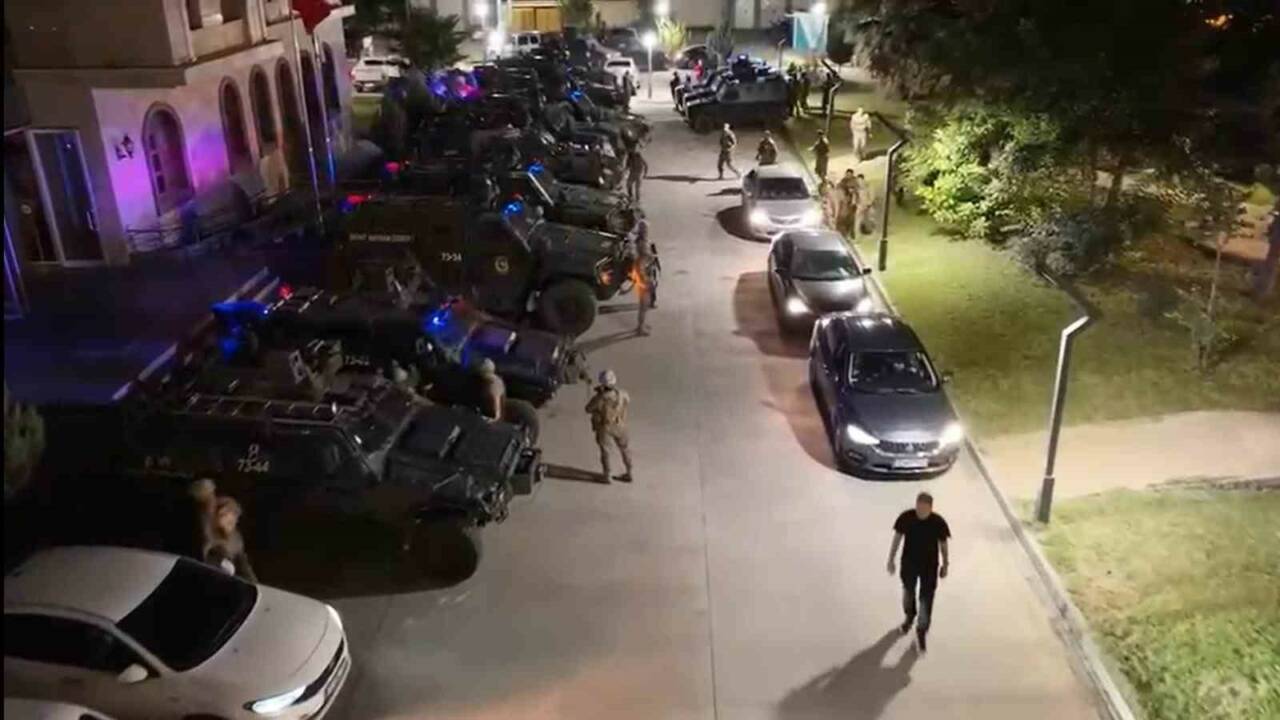 Şırnak İl Emniyet Müdürlüğü Narkotik Şube Müdürlüğü ekipleri, uyuşturucu satıcılarına