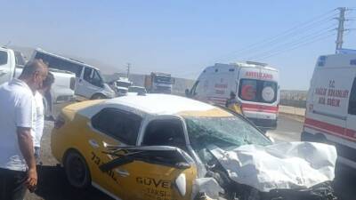 Şırnak-Cizre kara yolunun 10'uncu kilometresinde meydana gelen trafik kazasında iki