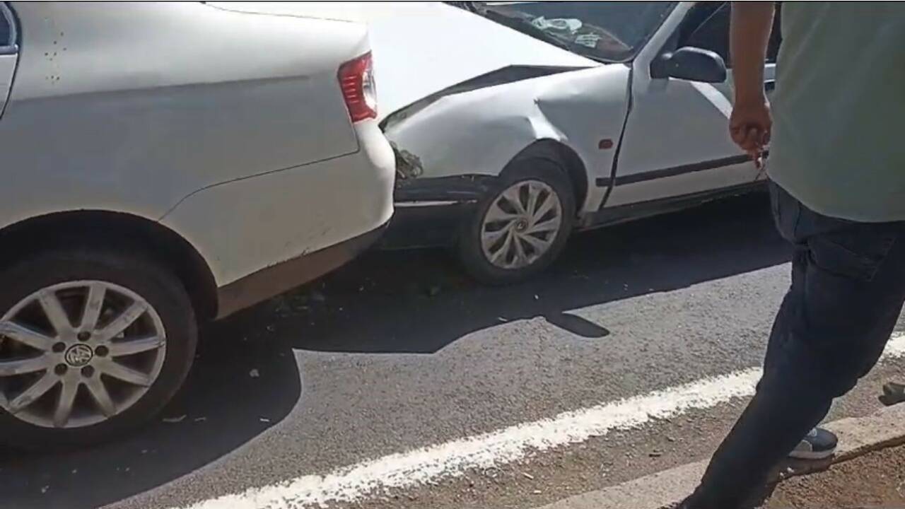 Şanlıurfa’nın Siverek ilçesinde, Siverek-Çermik karayolunda meydana gelen zincirleme trafik kazasında