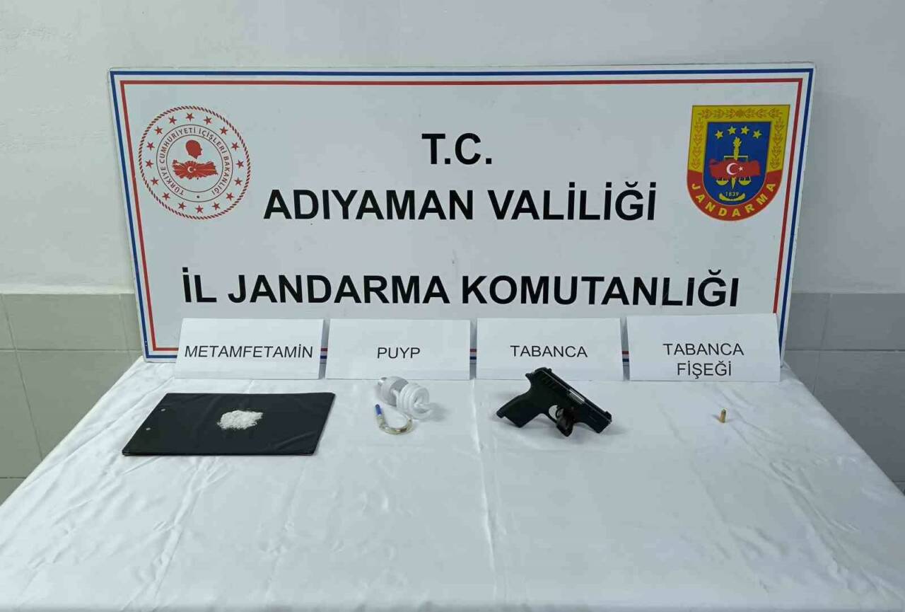 Adıyaman'da Şüpheli Araçta Uyuşturucu Madde Ele Geçirildi