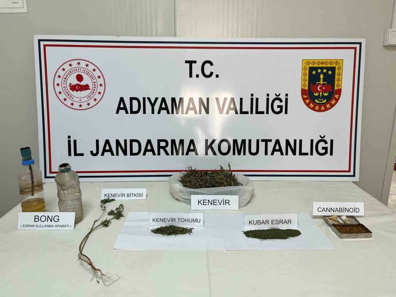 Adıyaman İl Jandarma Komutanlığı ekipleri, yürüttüğü uyuşturucu madde ile mücadele