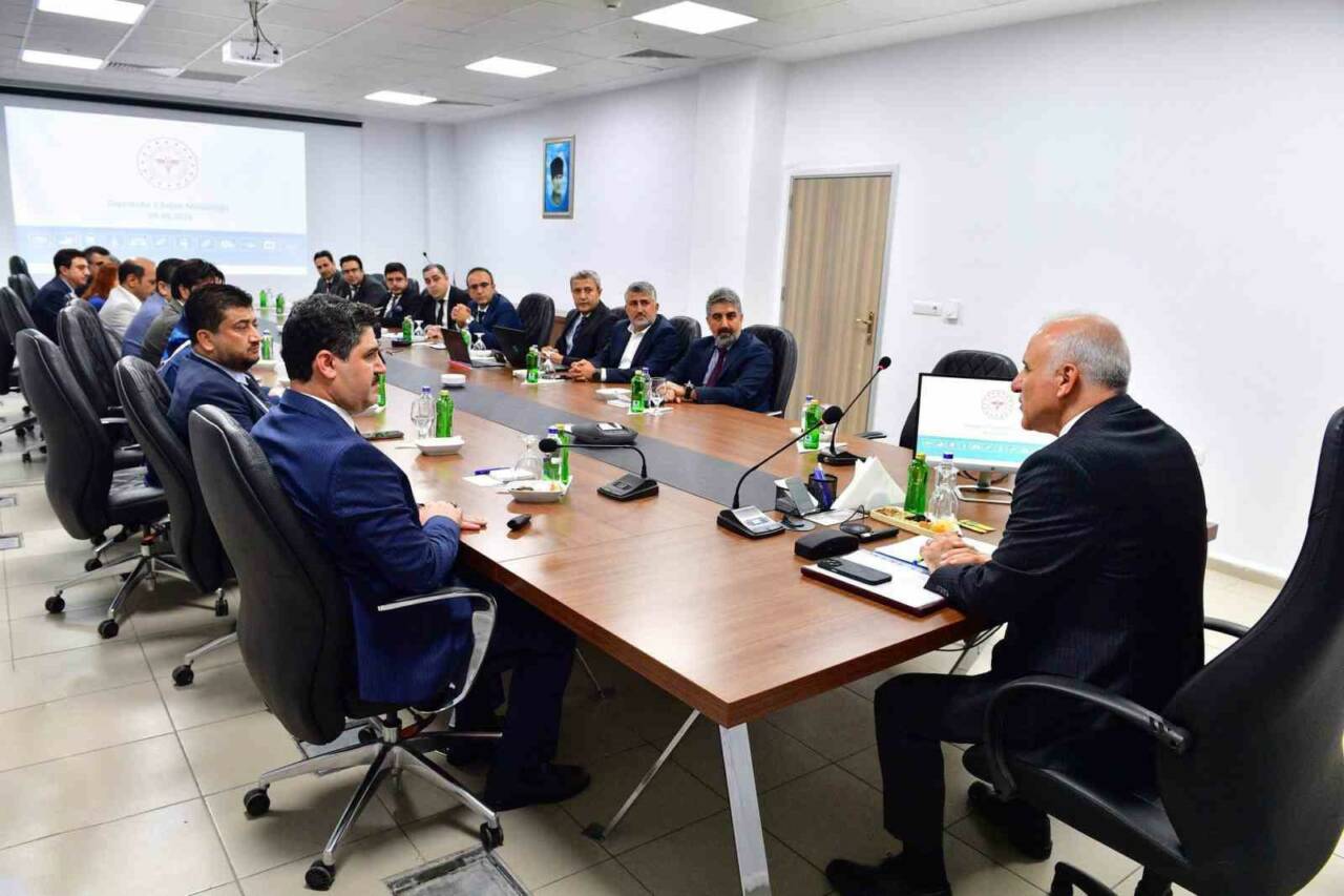 Diyarbakır Valisi Murat Zorluoğlu, kamu kurumları ziyaretleri kapsamında İl Sağlık